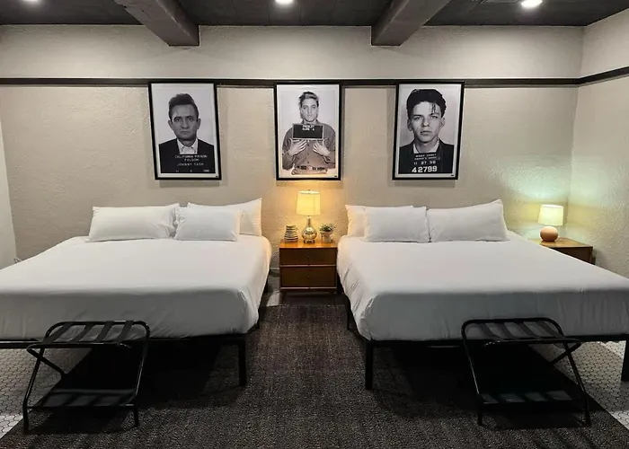 The Signature With 2 King Beds Hotel